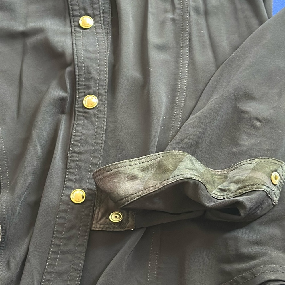 Burberry, Size 8 (Medium) Button Down, Excellent … - image 2